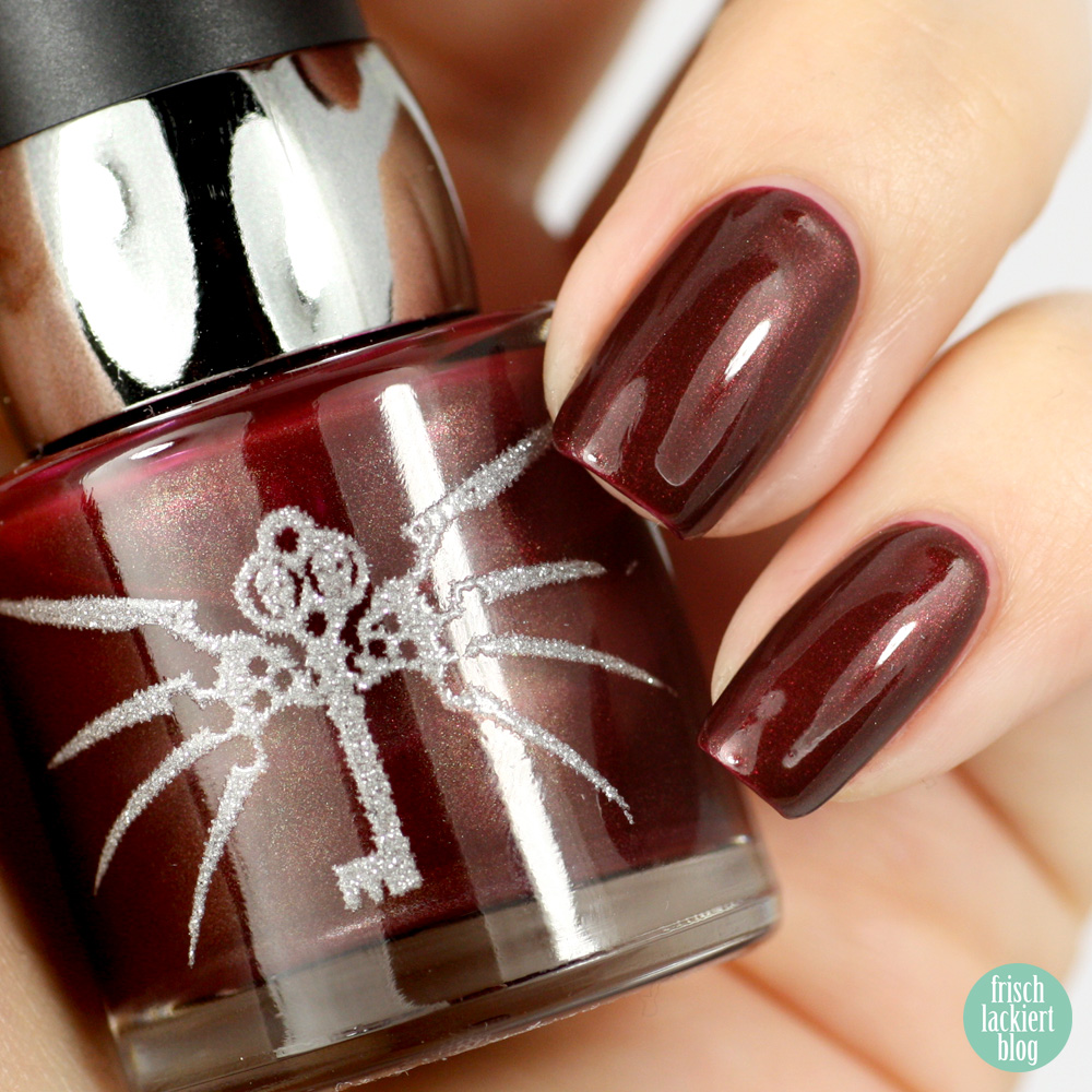 gothmetic nailpolish magnolia violett