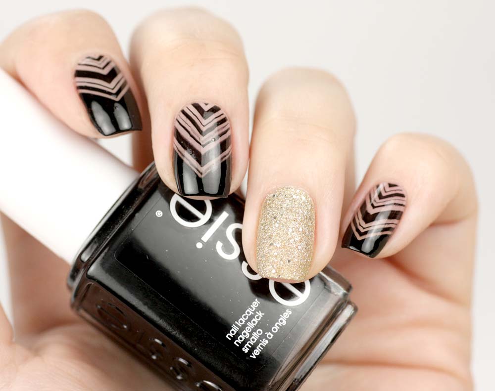 Frischlackiert-Challenge negative space nailart