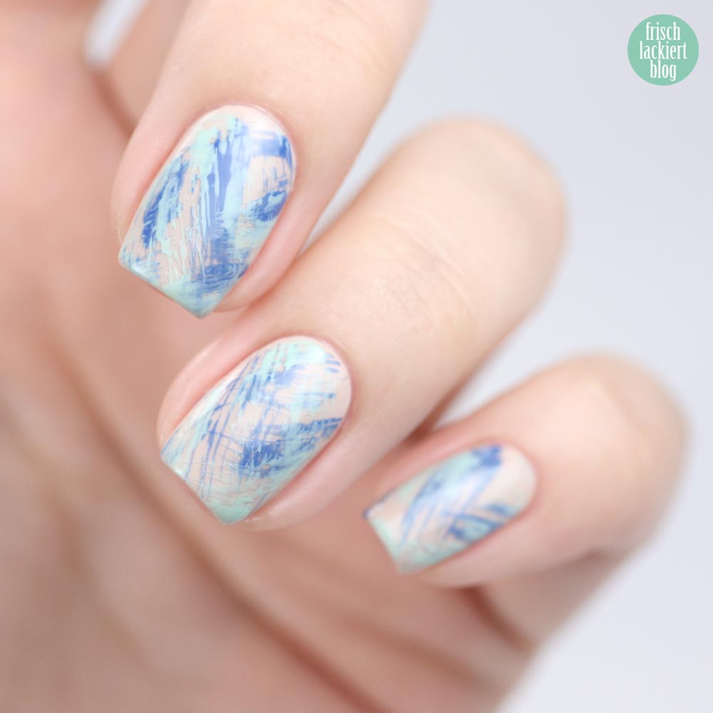Kester Black Distressed Nailart – swatch by frischlackiert