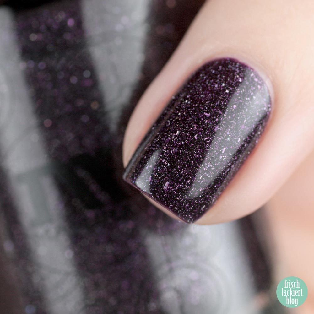 Masura Feast of Life – smoky violet holographic flakie nailpolish – swatch by frischlackiert
