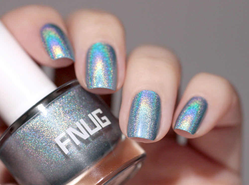 FNUG Holographic Nailpolish – Futuristica – swatch by frischlackiert