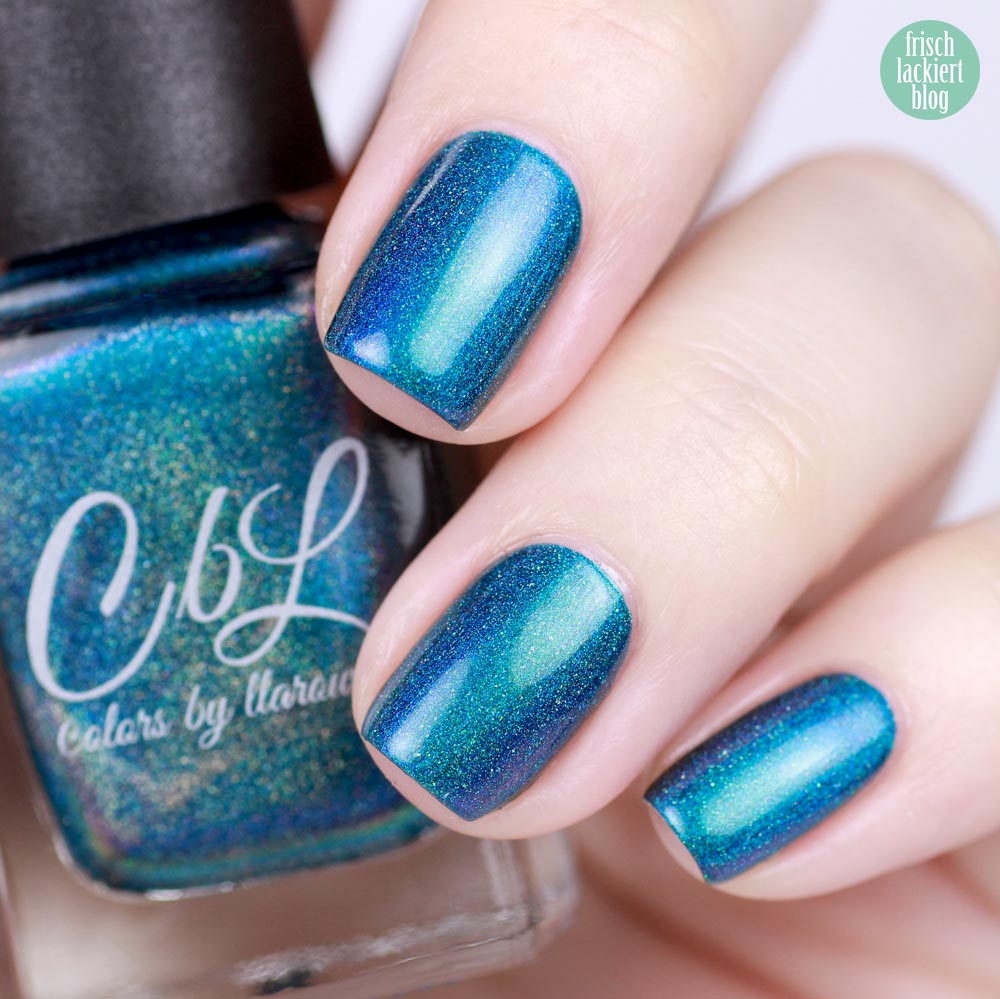 Colors by Llarowe The Deep End (H) - turquoise and purple multichrome holo nailpolish – swatch by frischlackiert