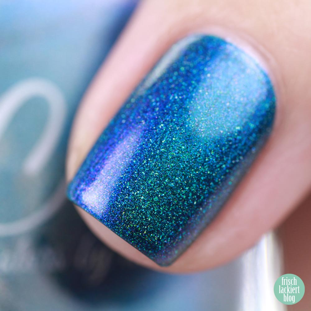 Colors by Llarowe The Deep End (H) - turquoise and purple multichrome holo nailpolish – swatch by frischlackiert