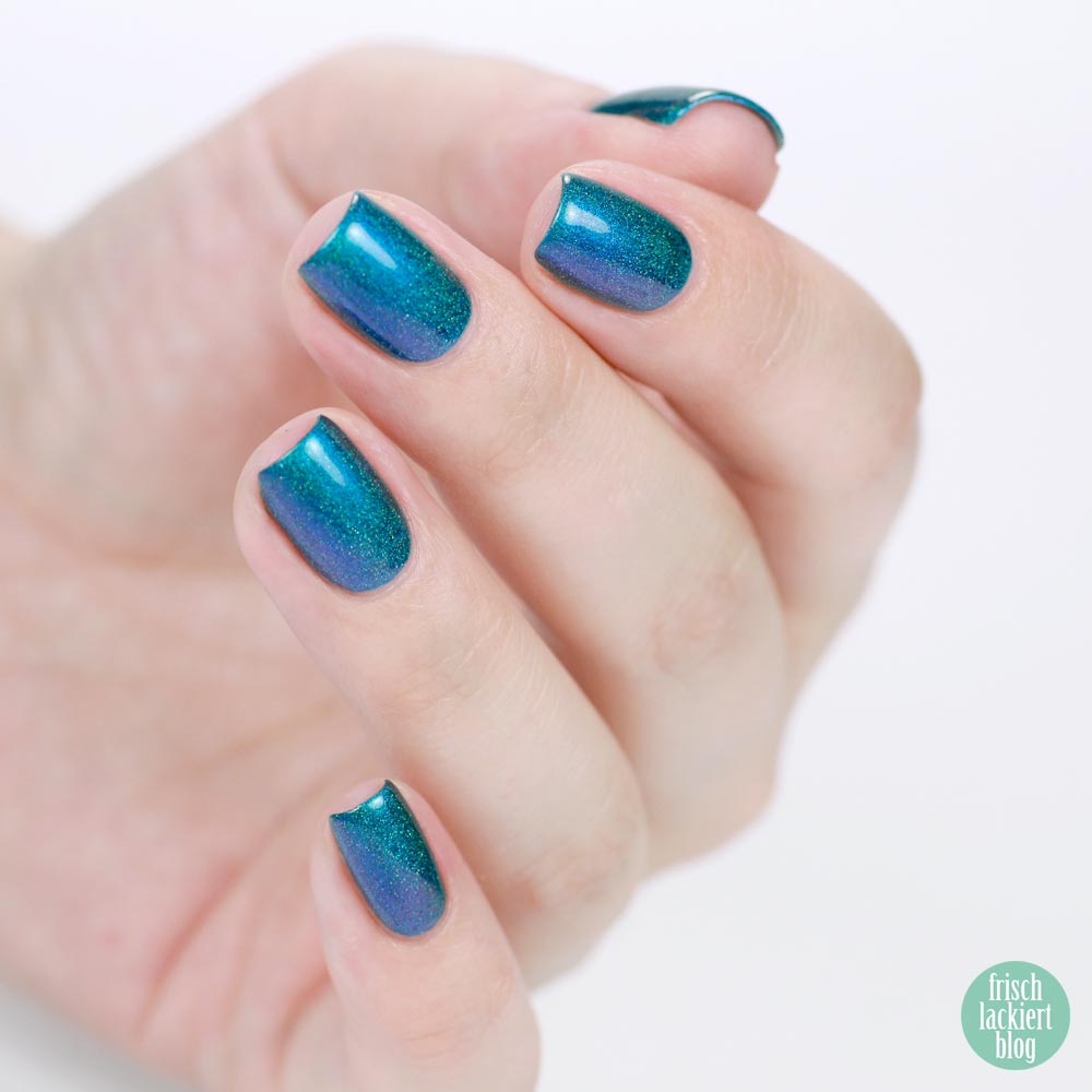 Colors by Llarowe The Deep End (H) - turquoise and purple multichrome holo nailpolish – swatch by frischlackiert