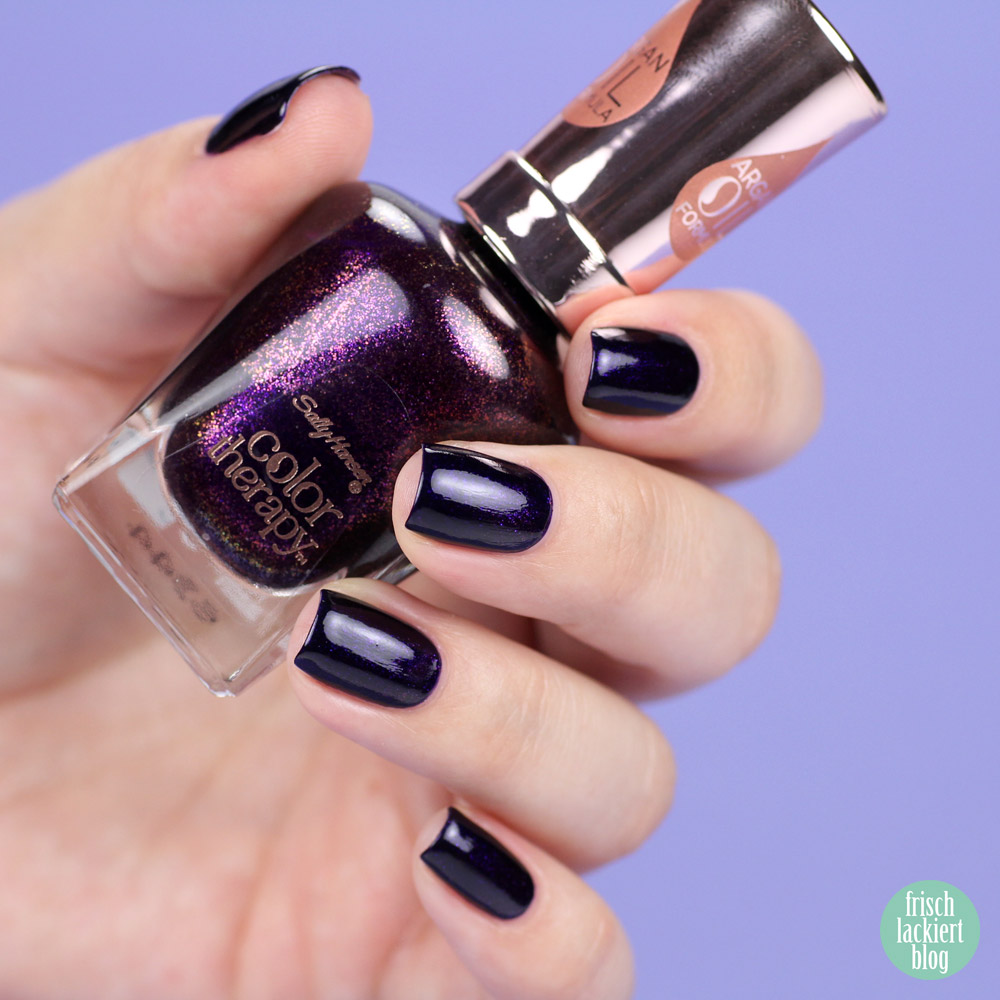 Sally Hansen Color Therapy Nailpolish – Slicks and Stones – dark purple shimmer – by frischlackiert