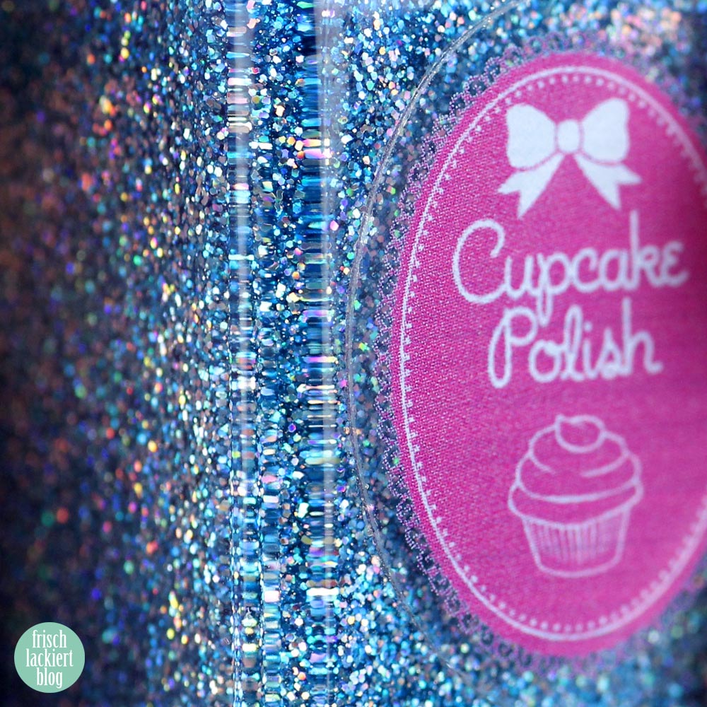 Queen Frostine Cupcake Polish – blue holographic nailpolish - Blauer Glitzer Nagellack – swatch by frischlackiert