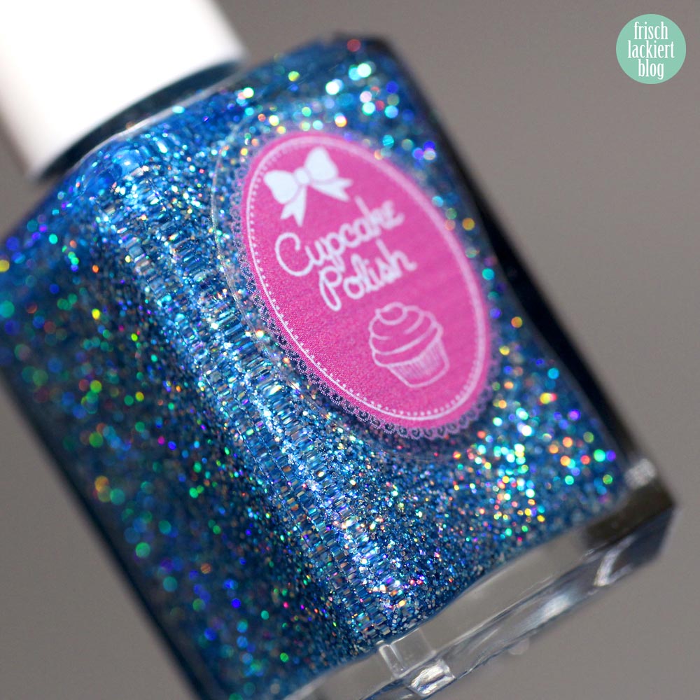 Queen Frostine Cupcake Polish – blue holographic nailpolish - Blauer Glitzer Nagellack – swatch by frischlackiert