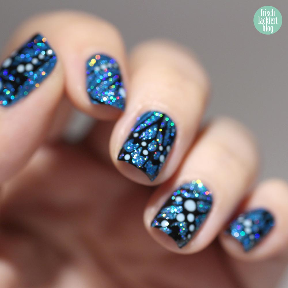 Queen Frostine Cupcake Polish – Schmetterling Nailart blau glitzer – by frischlackiert