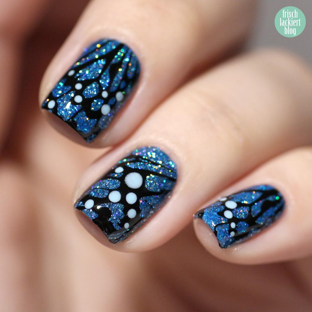 Queen Frostine Cupcake Polish – Schmetterling Nailart blau glitzer – by frischlackiert