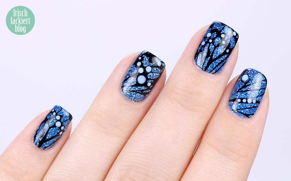 Queen Frostine Cupcake Polish – Schmetterling Nailart blau glitzer – by frischlackiert