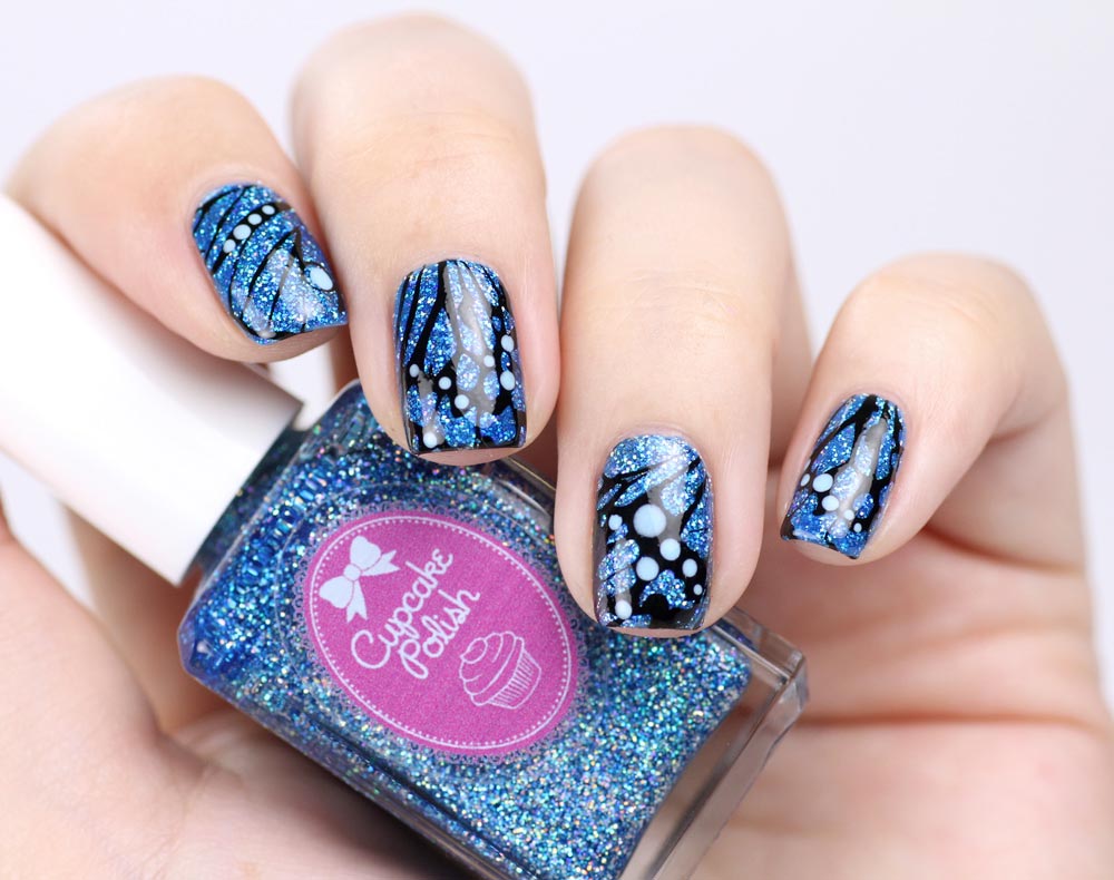 Queen Frostine Cupcake Polish – Schmetterling Nailart blau glitzer – by frischlackiert