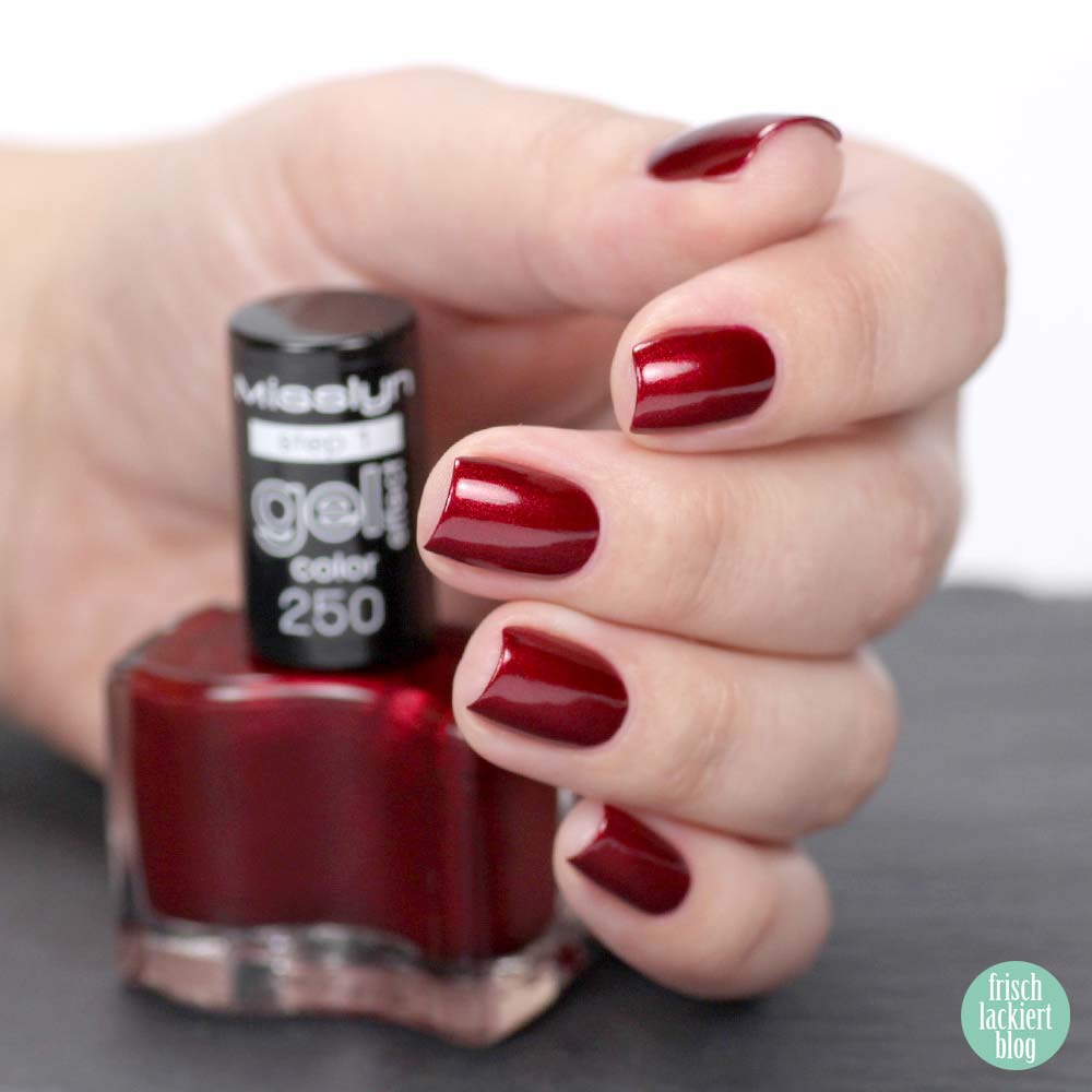 Misslyn Gel Effekt Nagellack – 250 glam alert – Schimmer Dunkelrot - swatch by frischlackiert