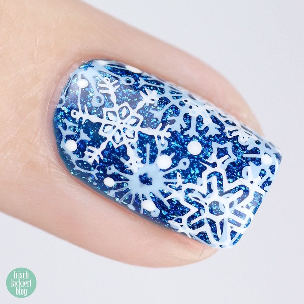 Colors by Llarowe – Healing Waters – Schnee Stamping Nailart – swatch by frischlackiert