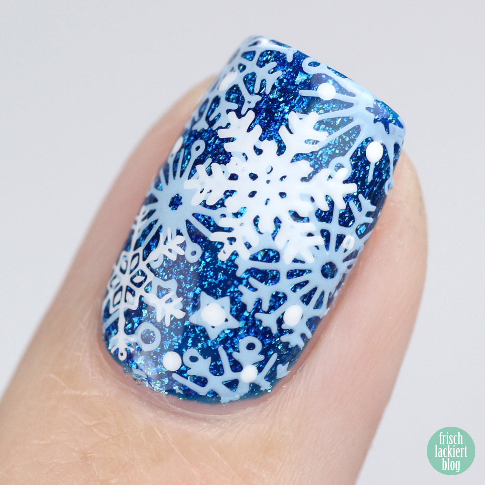 Colors by Llarowe – Healing Waters – Schnee Stamping Nailart – swatch by frischlackiert