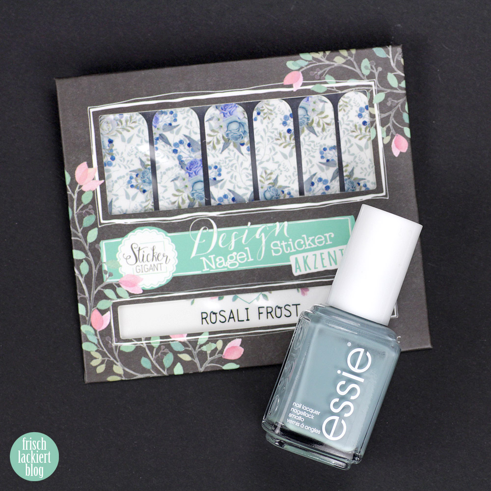 Sticker Gigant Nagelsticker / Nailwraps Rosali Frost & Essie Udon Know Me – Blaues Winter Nailart mit Rosen und Beeren – swatch by frischlackiert