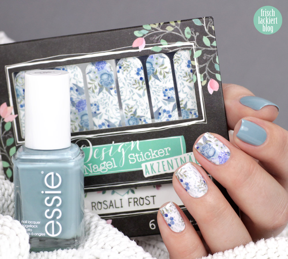 Sticker Gigant Nagelsticker / Nailwraps Rosali Frost & Essie Udon Know Me – Blaues Winter Nailart mit Rosen und Beeren – swatch by frischlackiert