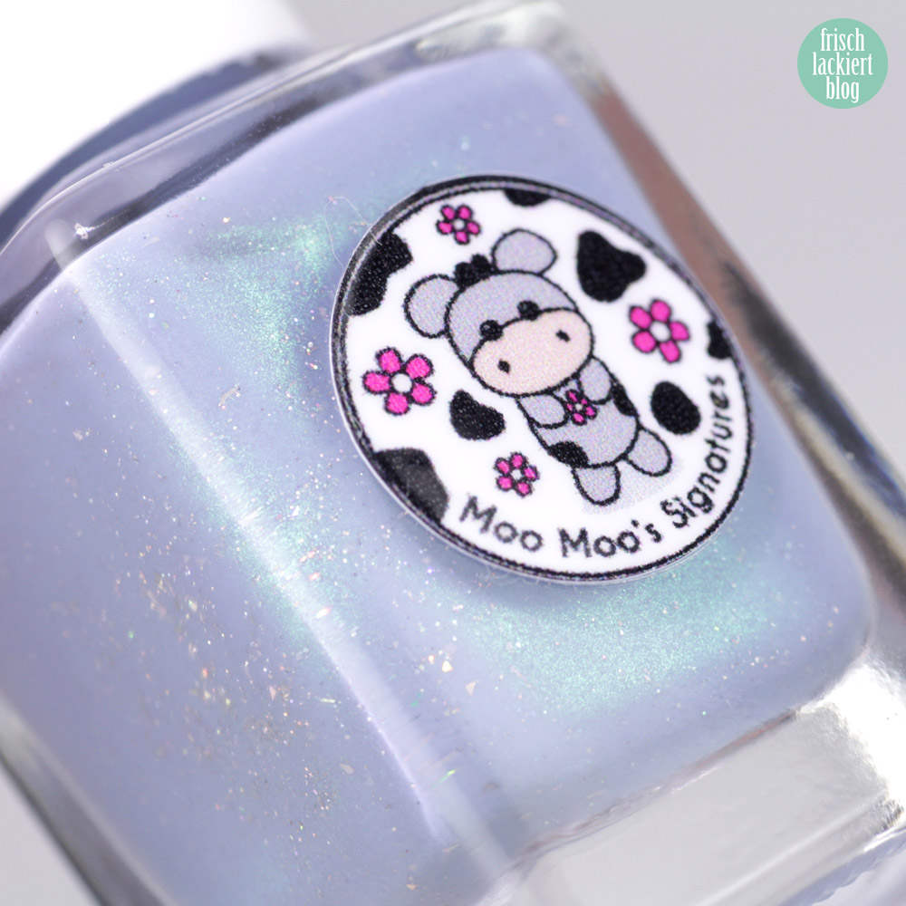 Moo Moo's Signatures - Macaroon Moon – hellblauer Nagellack mit grünem Schimmer – Meerjungfrau Look – swatch by frischlackiert