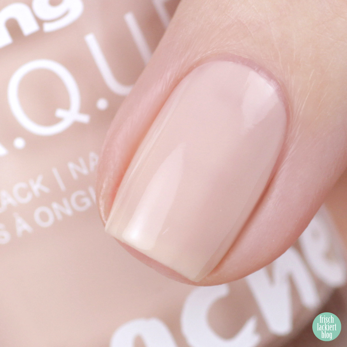 Edding L.A.Q.U.E. – Powerfrauen Kollektion 2018 - Cozy Cozy - nude sheer nailpolish - swatch by frischlackiert