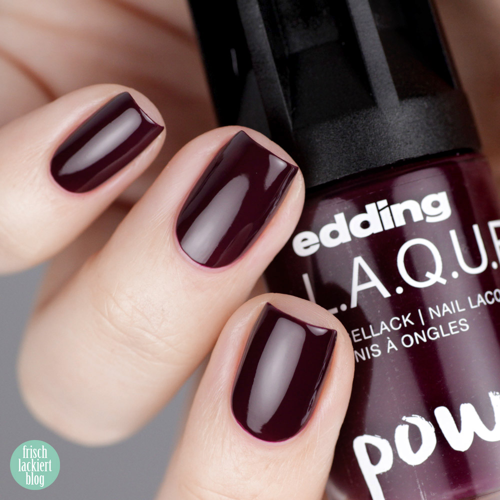 Edding L.A.Q.U.E. – Powerfrauen Kollektion 2018 - absolute aubergine - dark violett nailpolish - swatch by frischlackiert