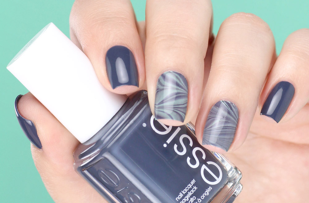 Watermarble Nailart mit Essie – Catrice Iconails – Grau und Grün – by frischlackiert