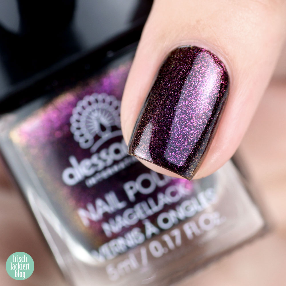 Alessandro Nagellack – Herbst Kollektion 2018 – Summer Berries – Blackberry´s Garden – Violetter Flakie Glitzer – swatch by frischlackiert