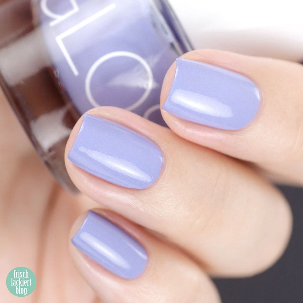 Glossworks Nagellack – Hyacinth Bouquet – Hellblau mit Schimmer – swatch by frischlackiert