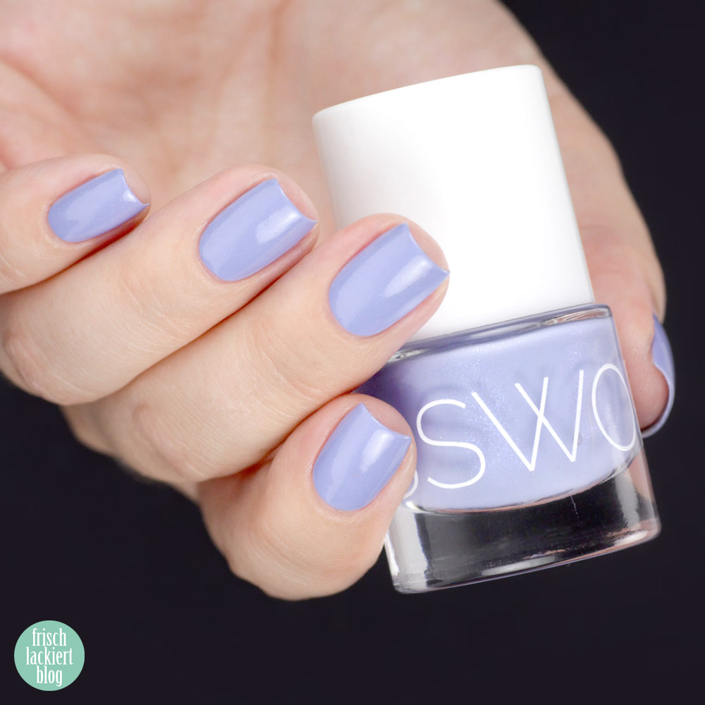 Glossworks Nagellack – Hyacinth Bouquet – Hellblau mit Schimmer – swatch by frischlackiert