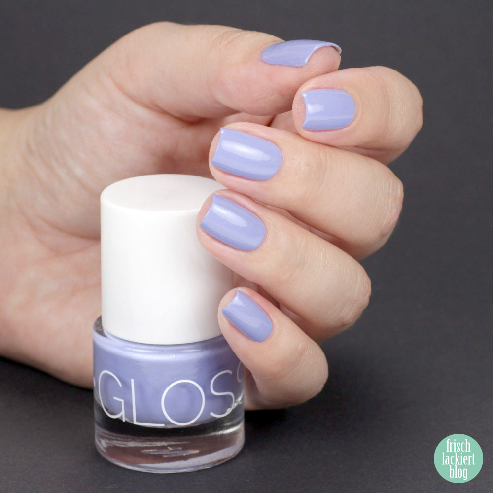 Glossworks Nagellack – Hyacinth Bouquet – Hellblau mit Schimmer – swatch by frischlackiert