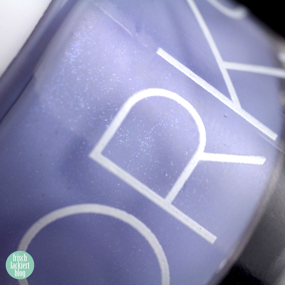 Glossworks Nagellack – Hyacinth Bouquet – Hellblau mit Schimmer – swatch by frischlackiert