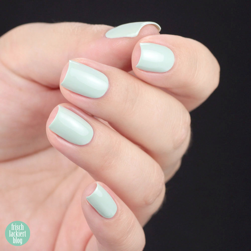 Glossworks Nagellack – Cool as a Cucumber – Helles Pastell-Mint – swatch by frischlackiert
