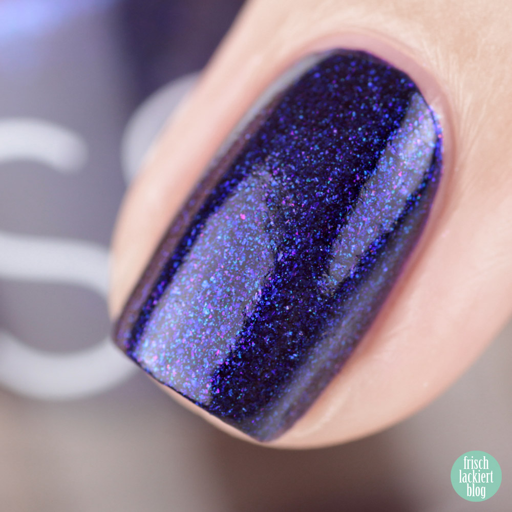 Glossworks Nagellack – Midnight at the oasis – Dunkelblau mit Schimmer – swatch by frischlackiert