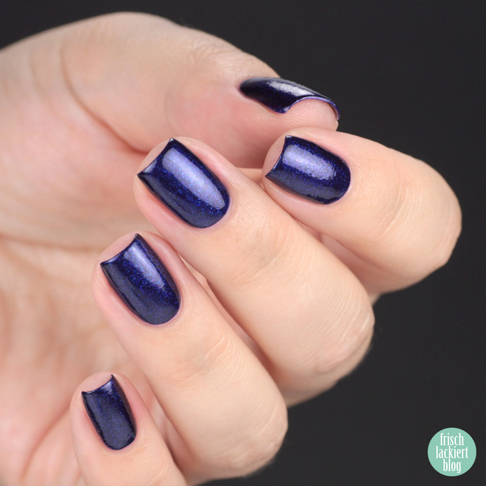 Glossworks Nagellack – Midnight at the oasis – Dunkelblau mit Schimmer – swatch by frischlackiert