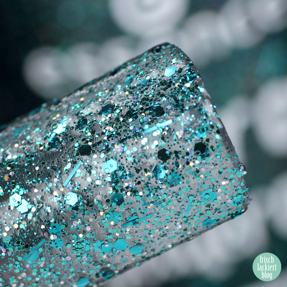 essence glitter on glitter off Peel-Off Glitzer Lacke im Test – glitter in the air – swatch by frischlackiert