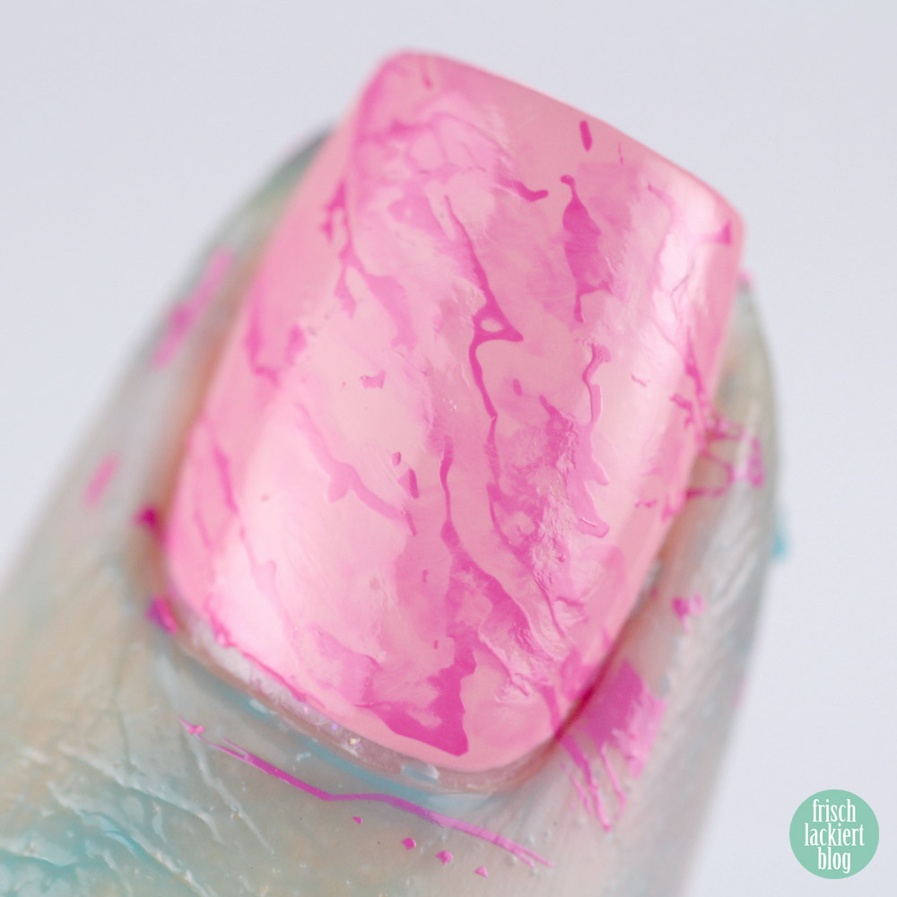Rosa Stamping Marmor Nailart mit essie young, wild & me und MoYou Explorer Collection 33 – by frischlackiert