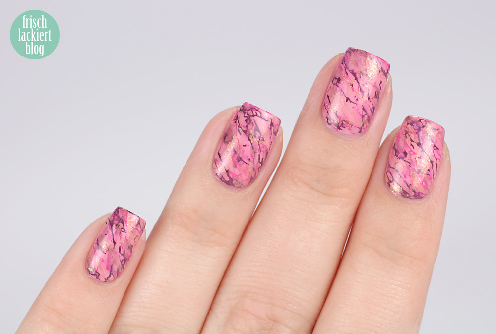 Rosa Stamping Marmor Nailart mit essie young, wild & me und MoYou Explorer Collection 33 – by frischlackiert