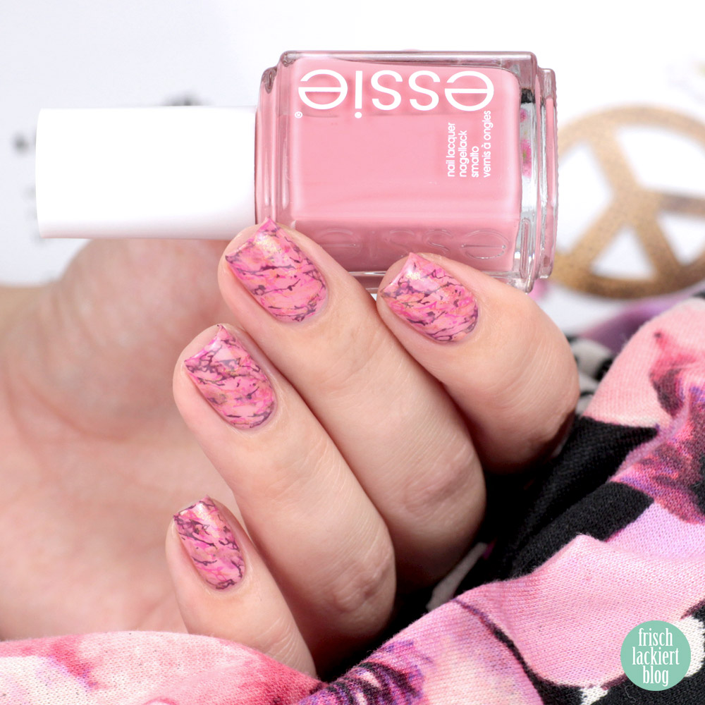 Rosa Stamping Marmor Nailart mit essie young, wild & me und MoYou Explorer Collection 33 – by frischlackiert