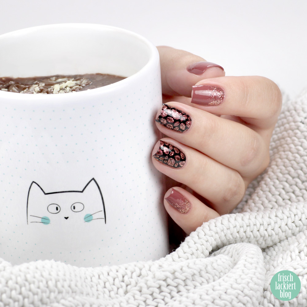 Frischlackiert-Challenge Herbstgefühle – Herbst Nailart mit Glitzer Blättern – by frischlackiert