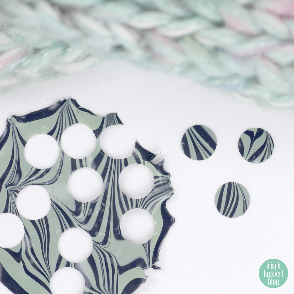 Frischlackiert-Challenge – Minimal Look – Nailart mit Watermarble – by frischlackiert