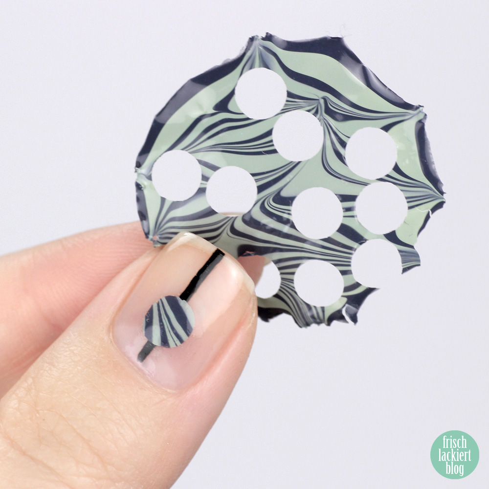 Frischlackiert-Challenge – Minimal Look – Nailart mit Watermarble – by frischlackiert
