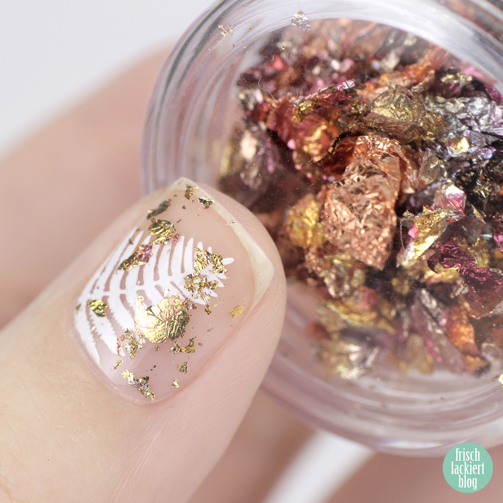 Frischlackiert-Challenge – Weiß und Gold Nailart – Cut Out Sytle – by frischlackiert