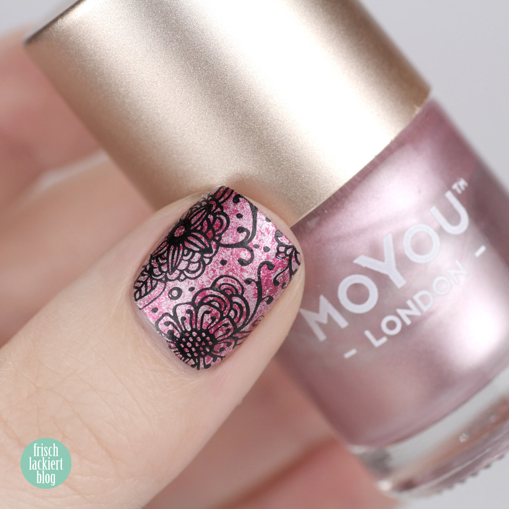 MoYou Stamping Nailart mit Rosa Metallic und Blumen für den Frühling – by frischlackiert