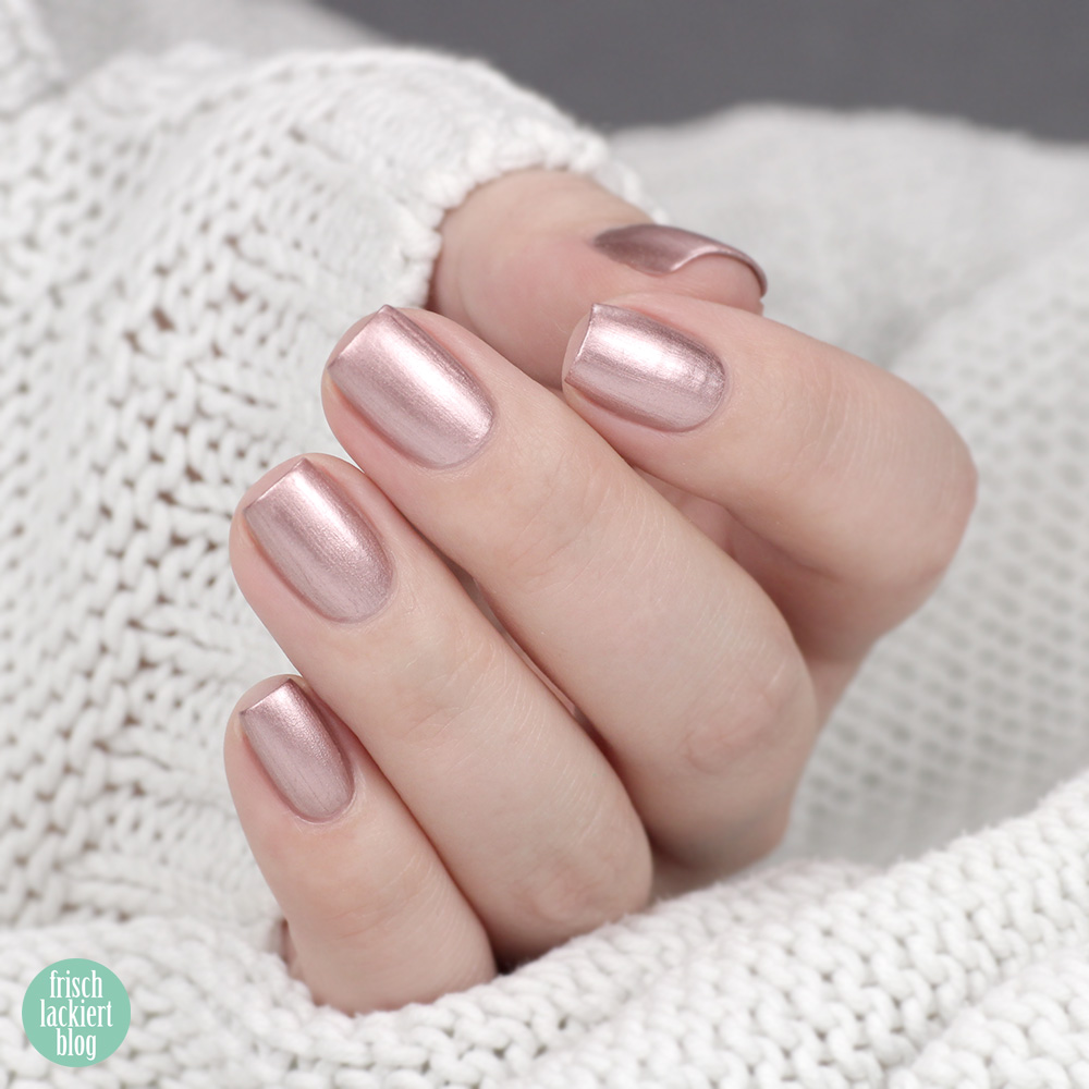 Alternative zu essie Penny Talk – Rosegold Nagellack – by frischlackiert