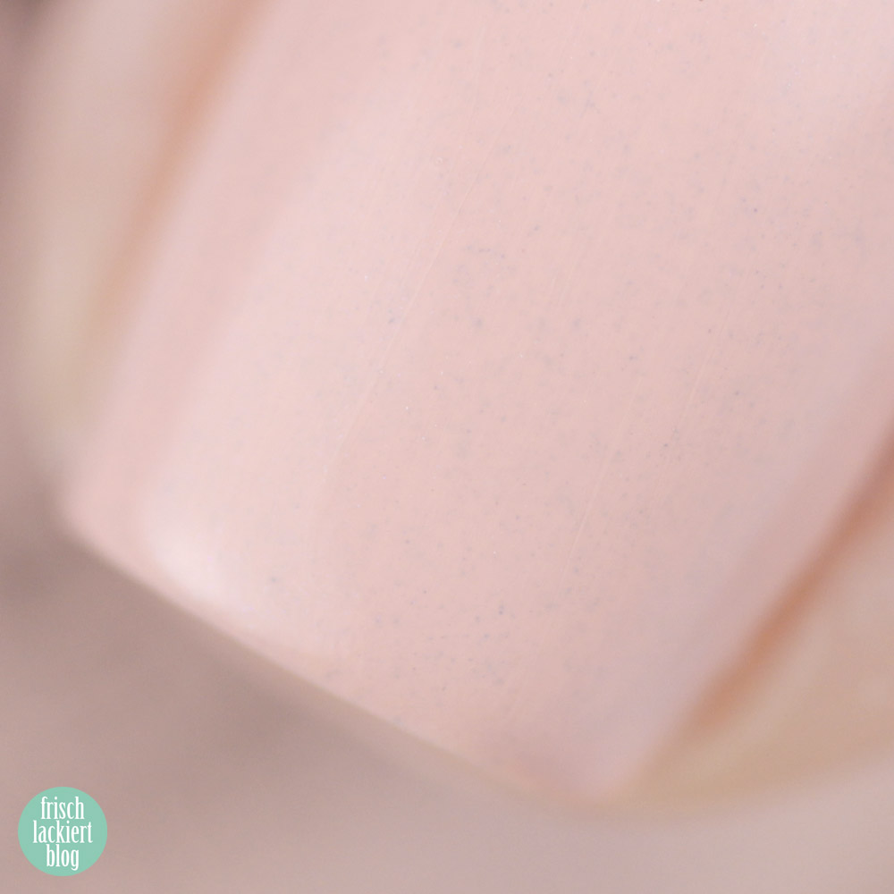Trind Guvano Nude – beiger Nagellack – Cinque Terre Charm Kollektion – Swatch by frischlackiert
