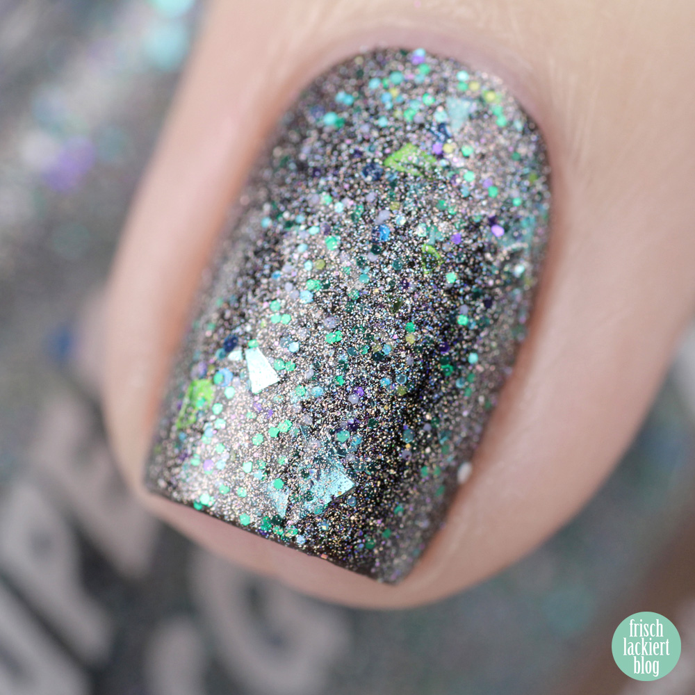Frischlackiert-Challenge – Glitter Galaxy Nailart – by frischlackiert