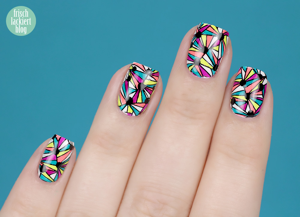 Frischlackiert-Challenge Reverse Stamping Neon Nailart – by frischlackiert