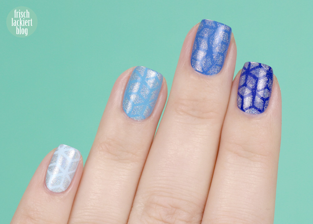 Frischlackiert-Challenge Holo-Mania – Holo Powder Stamping Nailart – blue Nailpolish – by frischlackiert