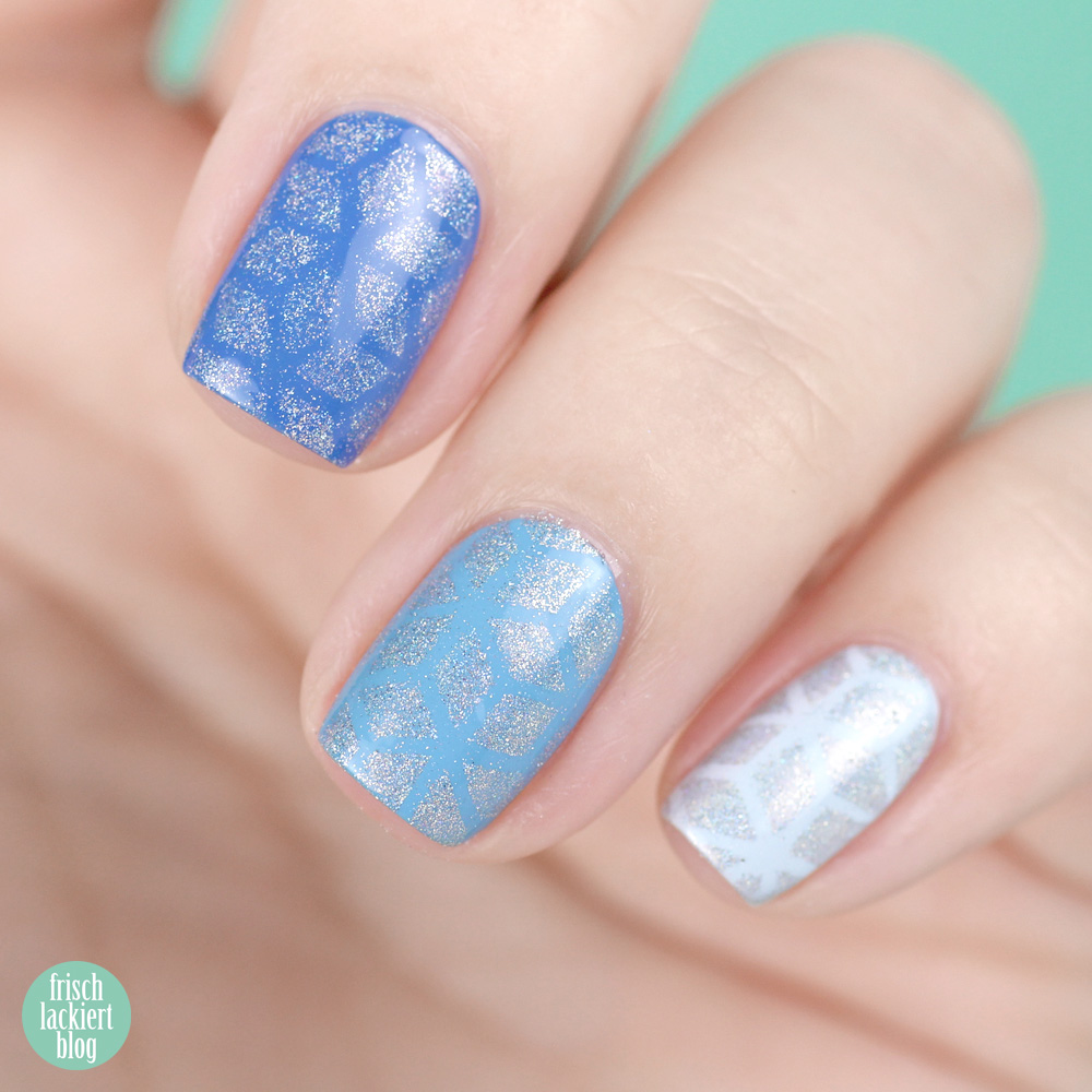 Frischlackiert-Challenge Holo-Mania – Holo Powder Stamping Nailart – blue Nailpolish – by frischlackiert