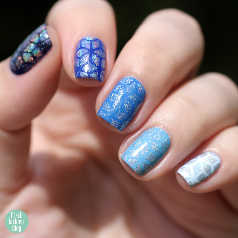 Frischlackiert-Challenge Holo-Mania – Holo Powder Stamping Nailart – blue Nailpolish – by frischlackiert