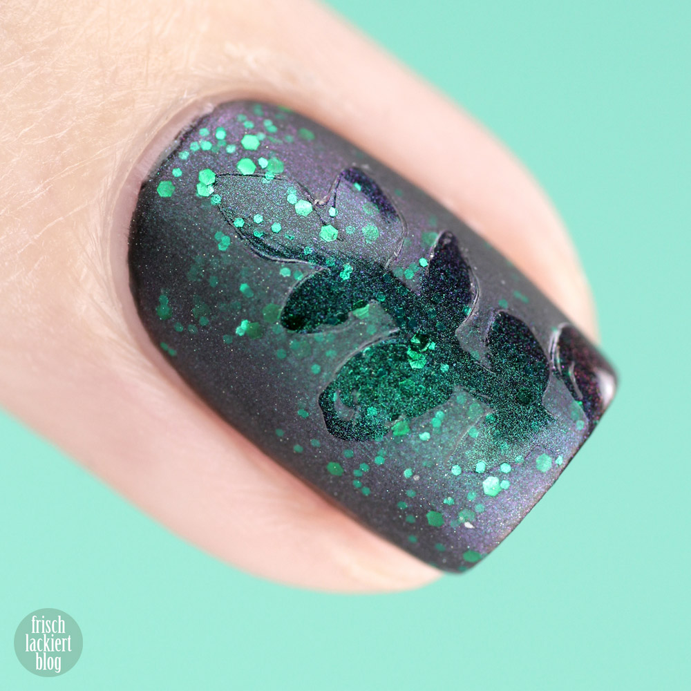 Frischlackiert-Challenge Glänzend und Matt in Grün - Nailart mit Blätter Vinyls – by frischlackiert