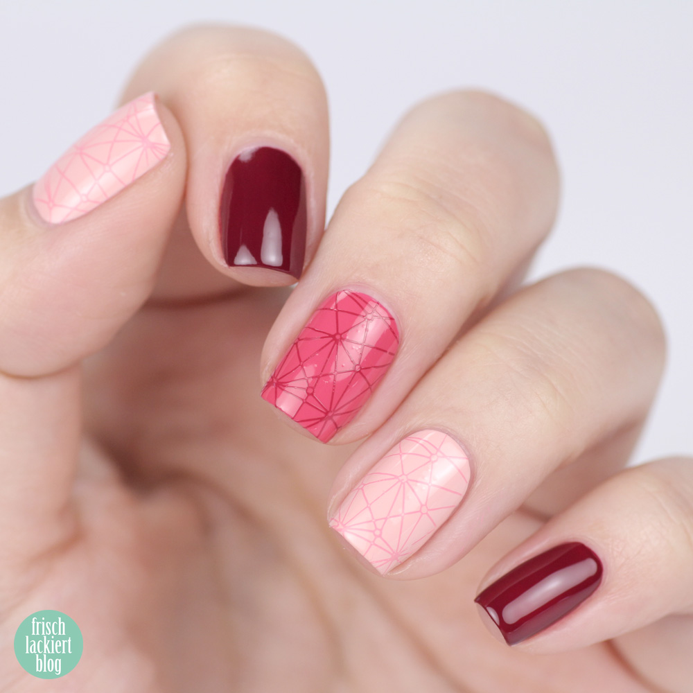 Frischlackiert-Challenge Doppelstamping Nailart mit grafischen Blumen – by frischlackiert